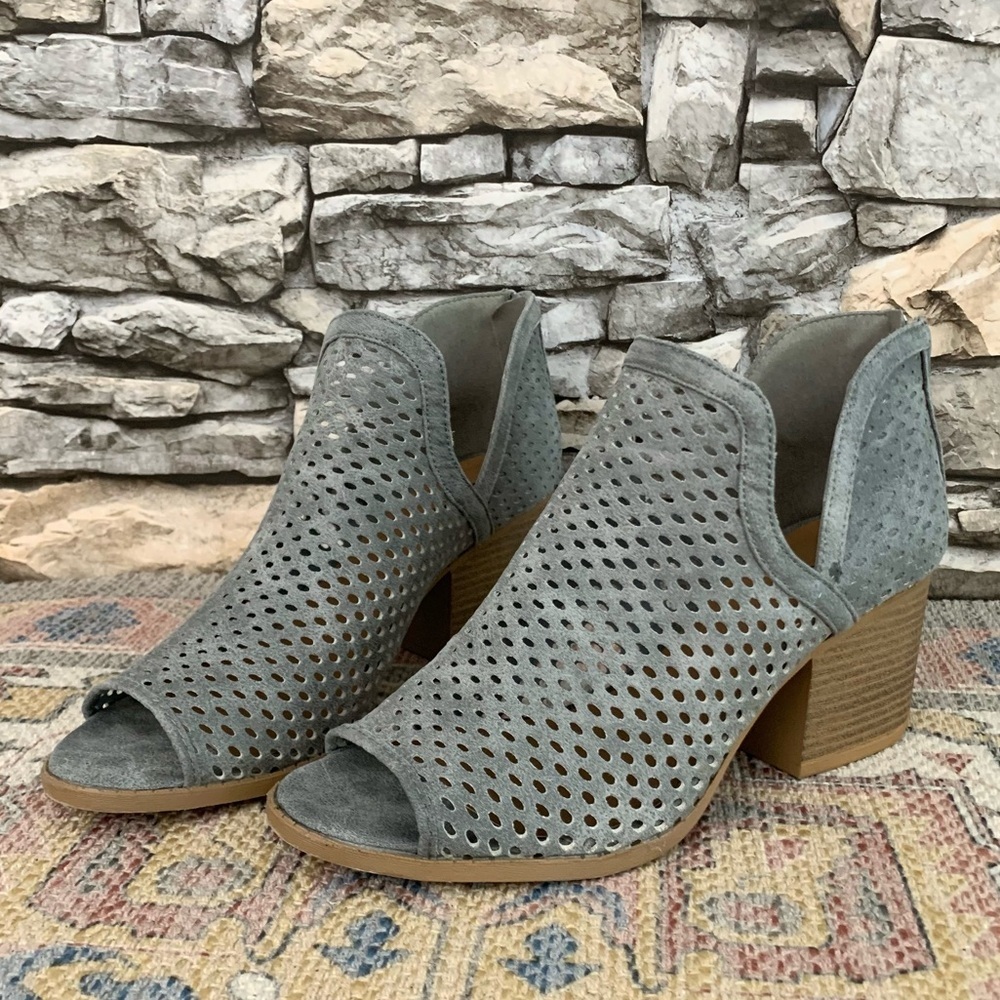 #9 Qupid Perforated Gray Steel Cut Peep Toe Distressed Booties Heels Shoes 9